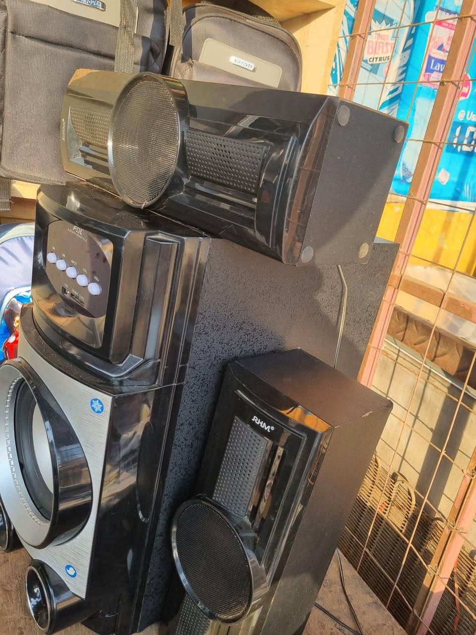 A picture of Sub woofer F and L