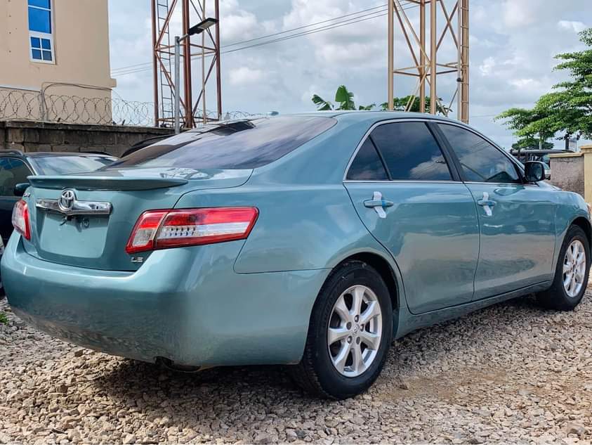 A picture of 09132723063 08107159188 Toyota Camry 2011 model 6mil asking price Zaria