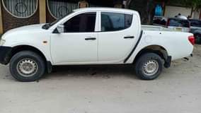 A picture of Mitsubish pickup Double cabin Diesel Engine Engine code 4d56 Manual