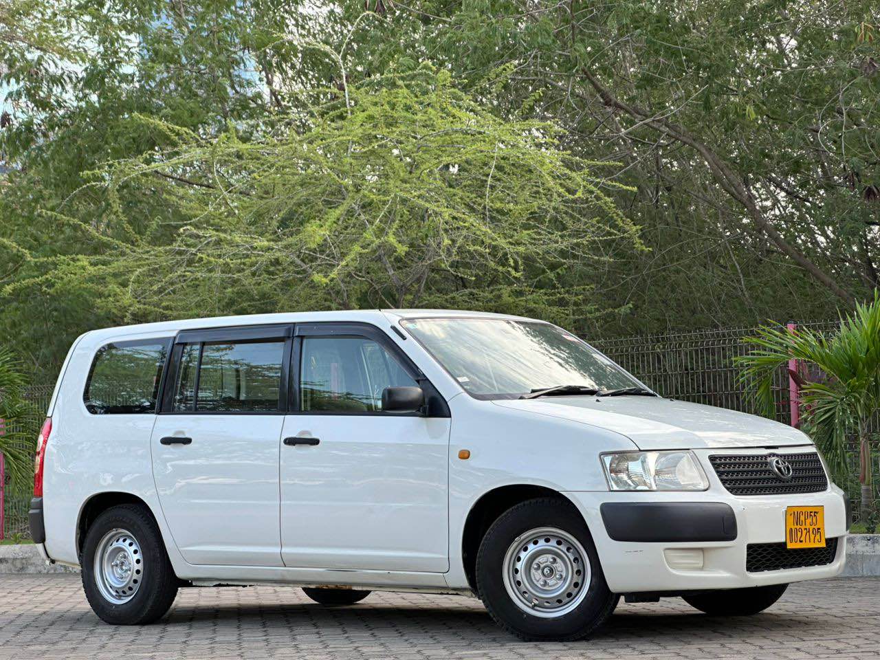 A picture of TOYOTA SUCCEED