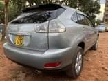 A picture of Toyota Harrier Model 2006 Engine 2 4cc Price 40M 0709788048