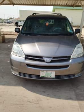 A picture of Toyota Sienna 2004 model 4 sale clean body and clean