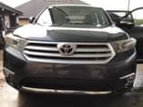 A picture of 2013 Toyota Highlander..
