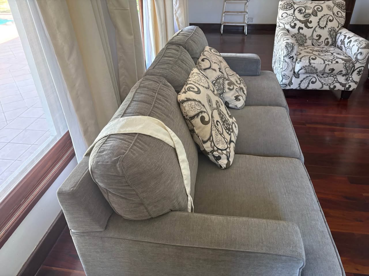 A picture of Complete Sofa set 3 2 2x1