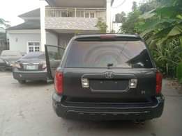 A picture of Honda pilot very sound at distress sale very clean the