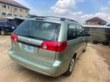A picture of This is Toyota Sienna 2007 model pure first body just