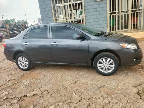 A picture of TOYOTA COROLLA