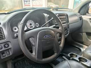 A picture of Ford Escape 2004 model Clean and neat