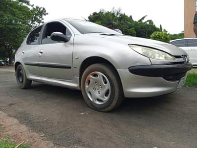 A picture of PEUGEOT 206