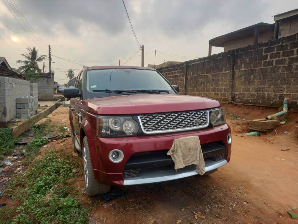 A picture of Registered Range Rover 2005 first body painted neat interior alloy