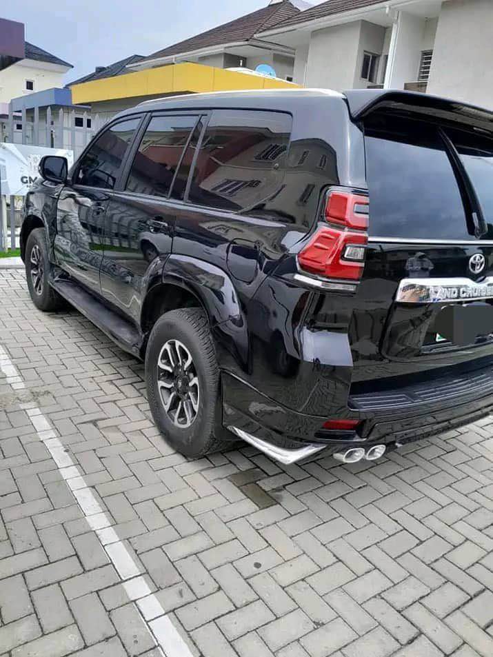 A picture of 2009 Toyota prado