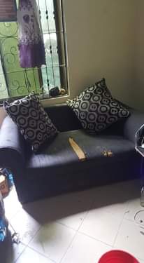 A picture of sofa lakibadilisha kitambaa tu