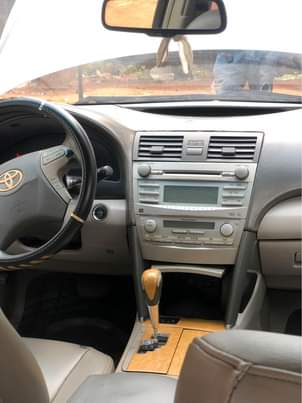 A picture of SUPER CLEAN TOYOTA XLE CAMRY 08 010