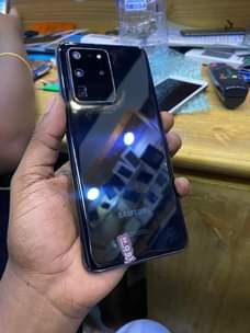 A picture of Samsung s20 ultra 5g
