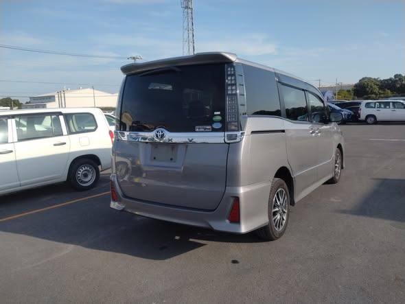 A picture of 2017 Toyota voxy