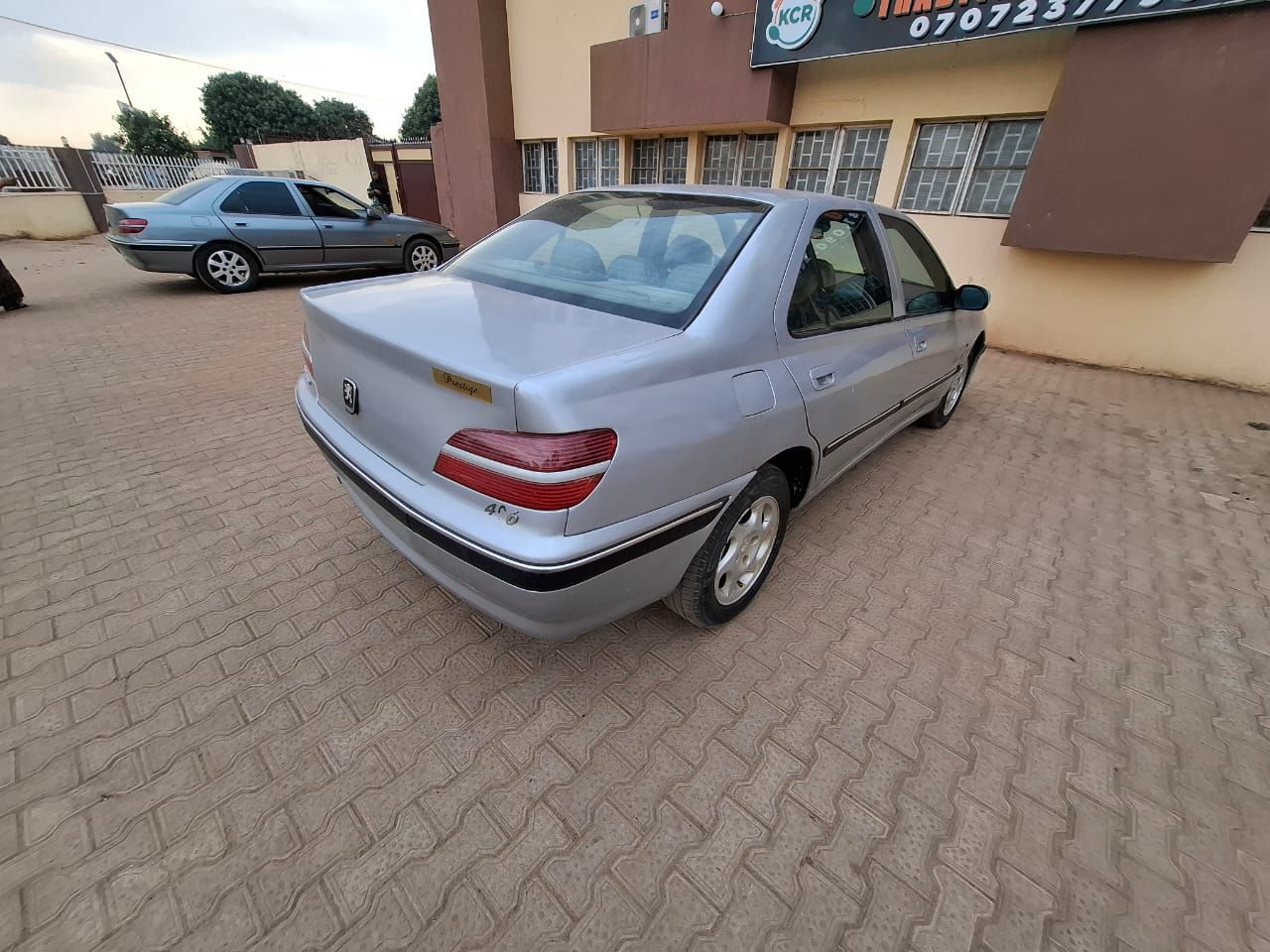 A picture of PEUGEOT 406