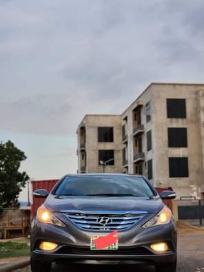 A picture of Belgium standard Extremely CLEAN Hyundai Sonata fullest option bought January
