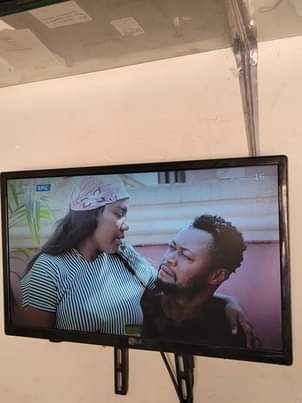 A picture of LG 24 inches tv free to air for sell