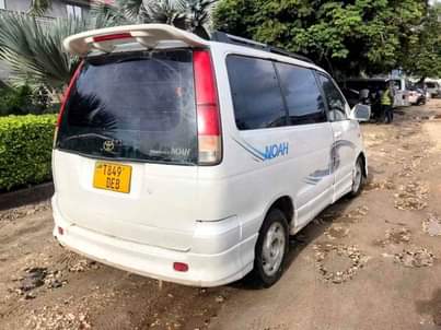 A picture of Toyota noah sr40