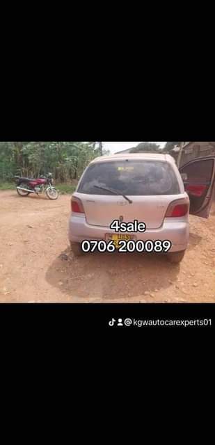A picture of 2004 Toyota Vitz Cream