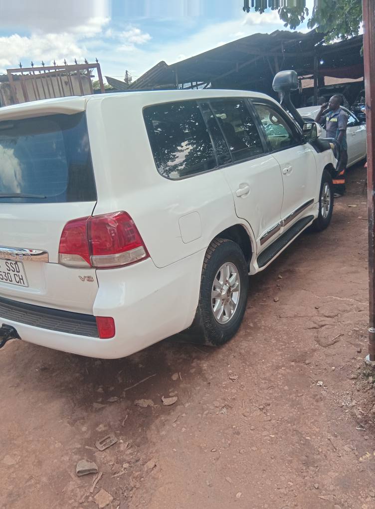 A picture of V8 Land cruiser