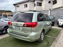 A picture of 2008 first body Toyota Sienna very well maintained