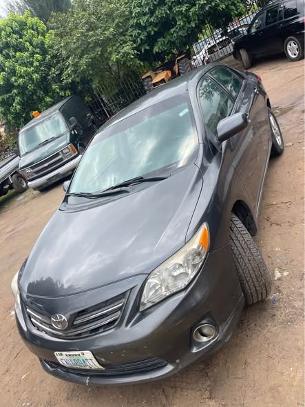 A picture of Sharp 2012 Toyota Corolla 7 6m
