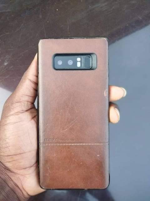 A picture of Samsung note 8