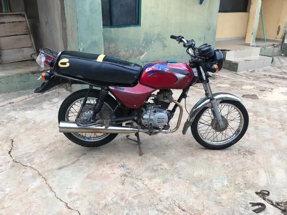 A picture of Neatly used Bajaji boxer