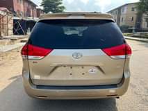 A picture of Toyota sienna 2011Toks Direct tokunbo