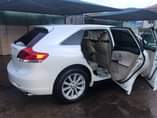 A picture of Toyota venza Model 09061538848 Clean exterior 3 4 Reverse camera