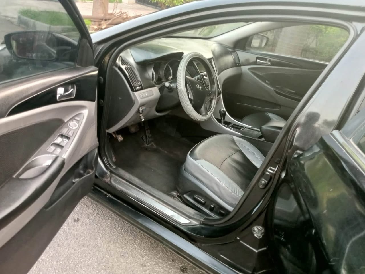 A picture of  Distress Neatly used 2012 Hyundai Sonata with super sound