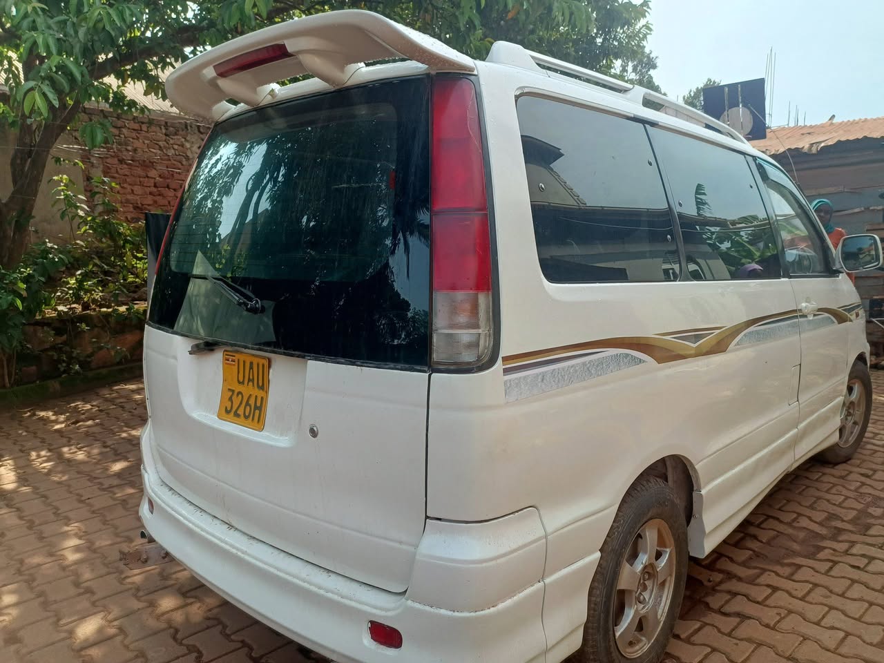 A picture of Toyota Noah 4wd 2000