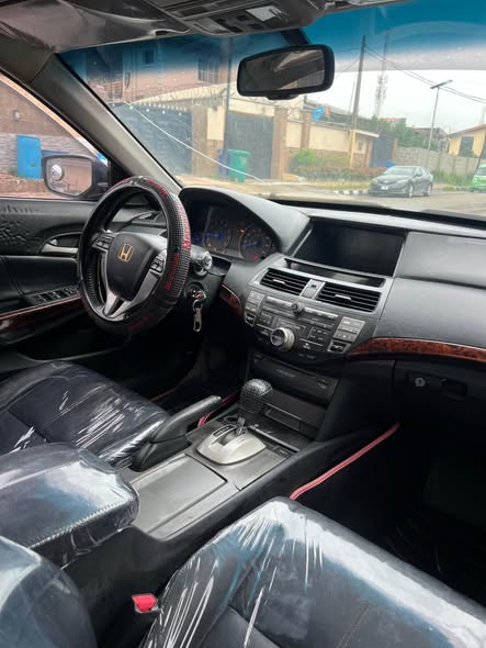 A picture of REG 2010 HONDA CROSSTOUR