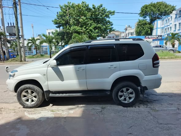 A picture of TOYOTA TX PRADO