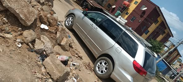 A picture of Toyota Sienna 05 nothing to fix everything is working fine