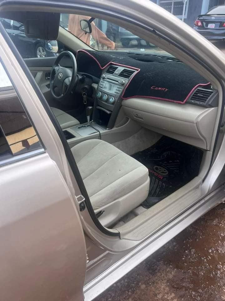 A picture of Toyota Camry 08