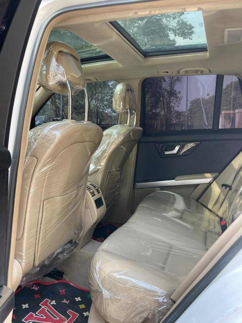 A picture of Super distress GLK 350 2010 buy and drive zero fault