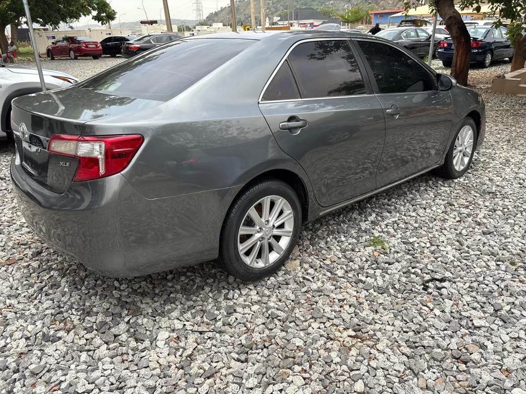A picture of TOYOTA CAMRY XLE