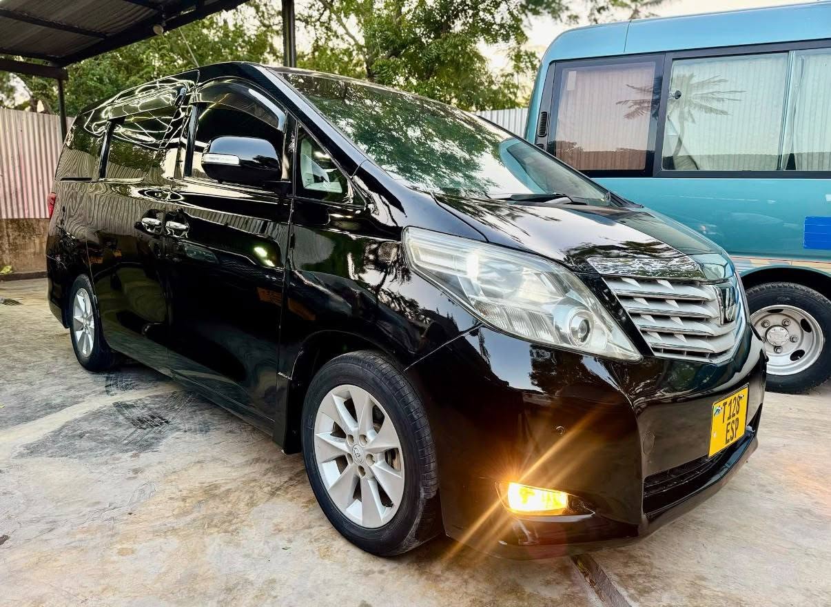 A picture of Toyota Alphard New Year 2007 Cc 2360 Contact 0788331065 Price