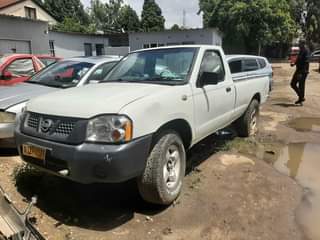 used nissan np300