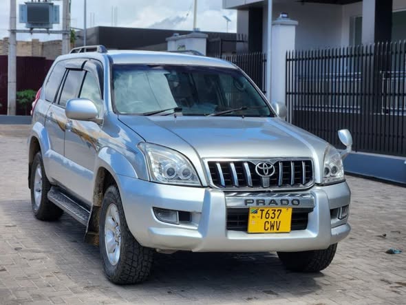 A picture of TOYOTA PRADO 120