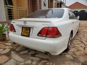 A picture of Toyota crown athlete edition 2009 model 2500cc Call 0757953488