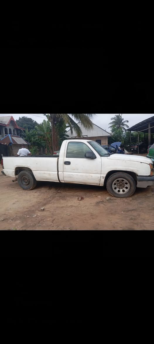 A picture of Chevrolet Silverado Hilux 2009 model
