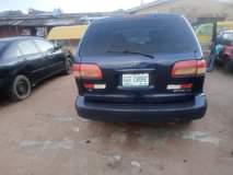 A picture of Toyota sienna 2002