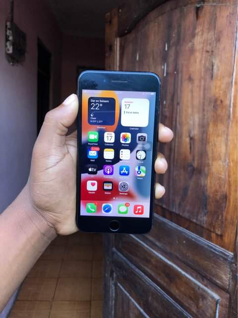 A picture of Iphone 7plus 128gb