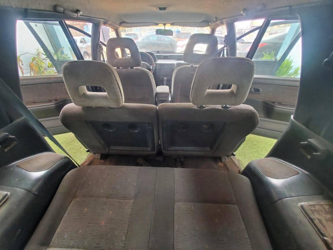 A picture of 2003 Hyundai santomo