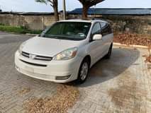 A picture of 2005 sienna fullest option