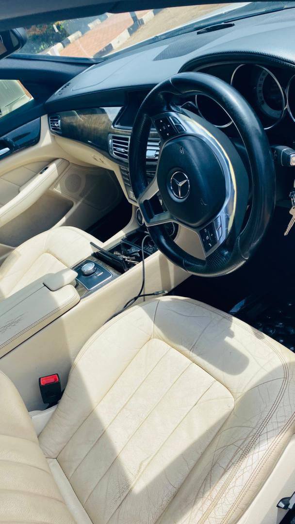 A picture of Available Uhs 35m Benz Diesel model 2013 0702549830