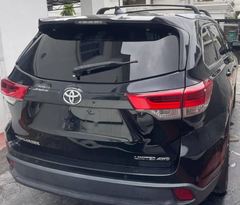 A picture of Tokunbo toyota highlander 2016